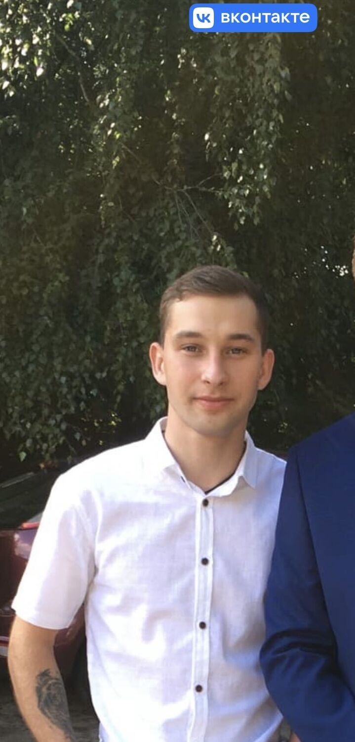  40695459  Ilya, 24 ,     