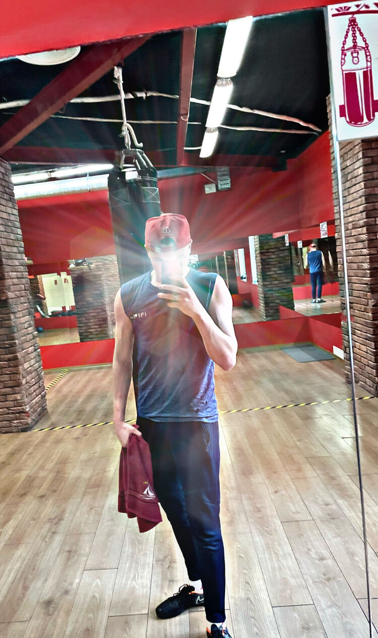  27127899  Evgenii, 23 ,    