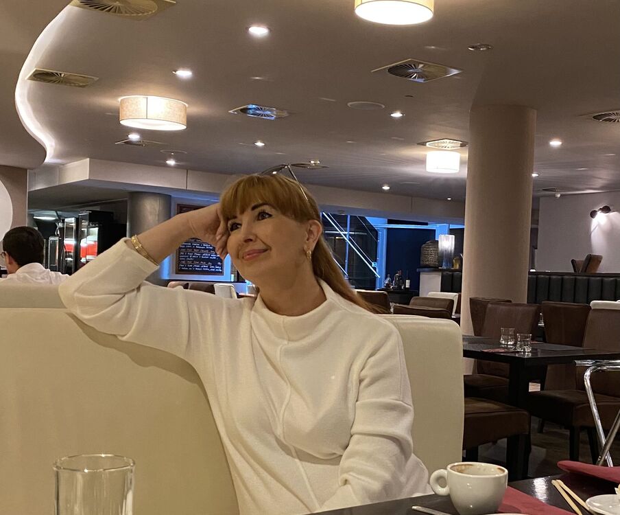  28940539  Helena, 48 ,    Praha
