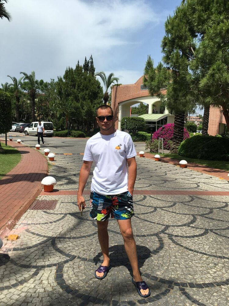  48168219  Stanislav, 36 ,    