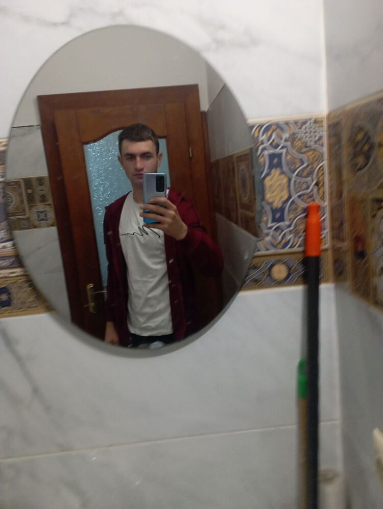  43403179  Taras, 25 ,    