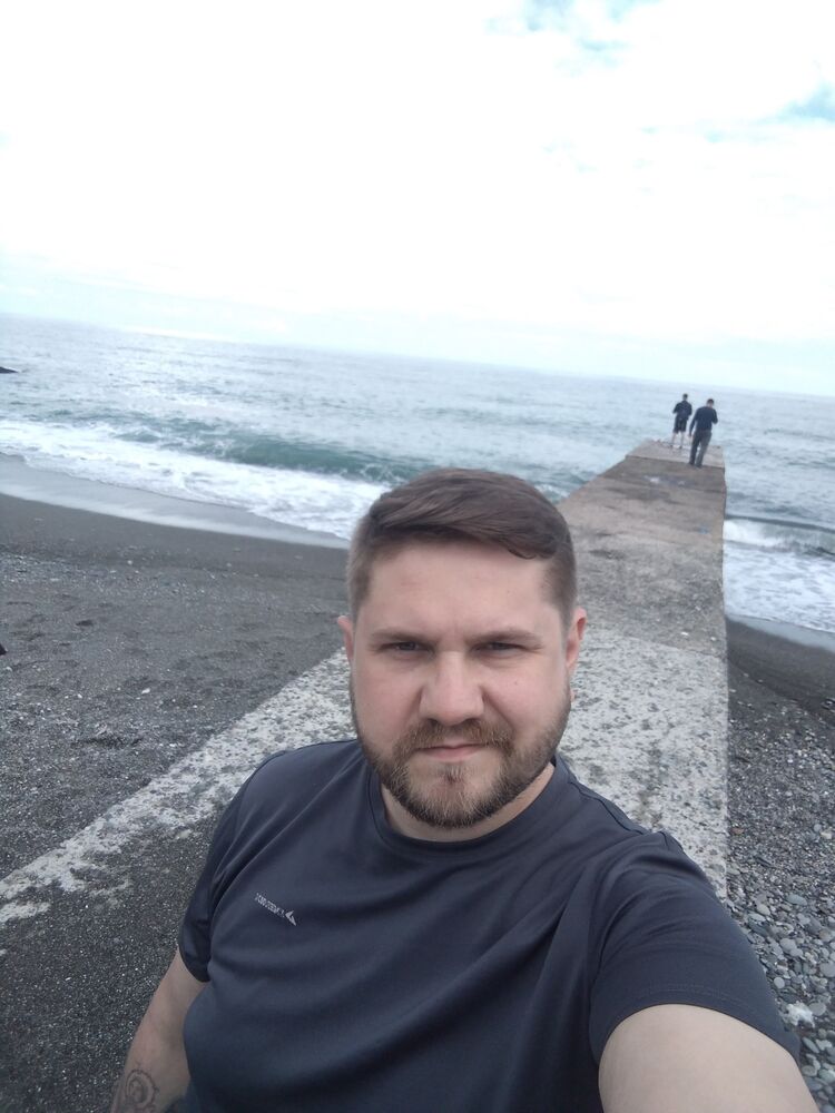  54252139  Artem, 41 ,    