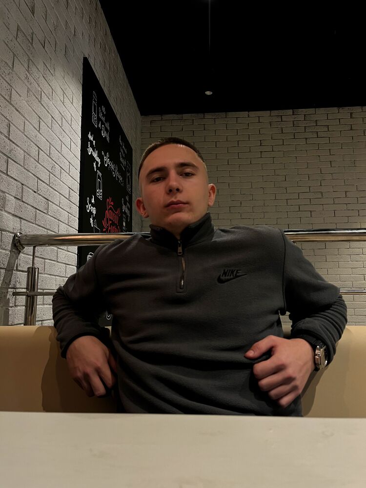  48311139  Vlad, 19 ,    