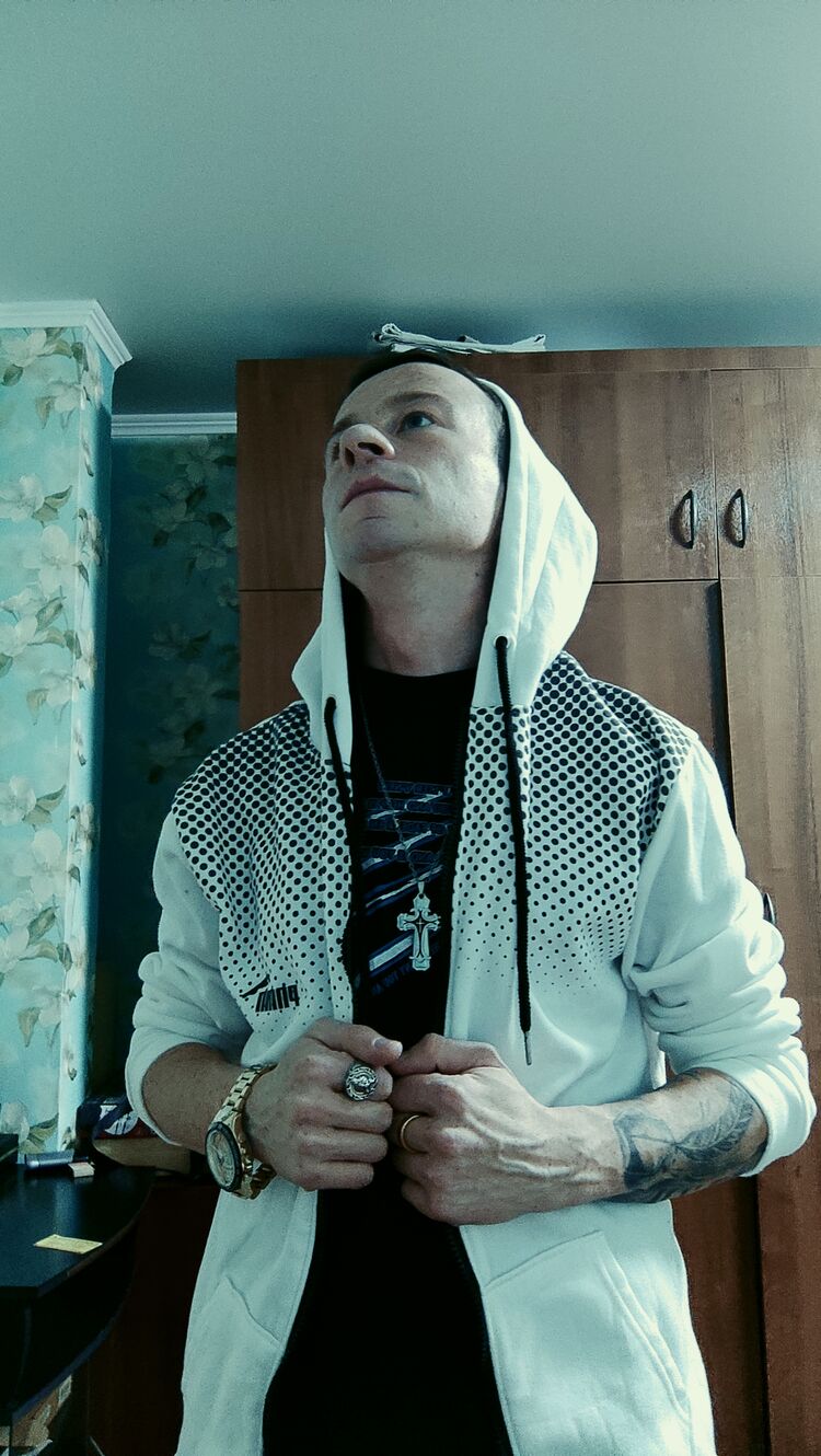  --,   Anton, 31 ,   ,   , c , 