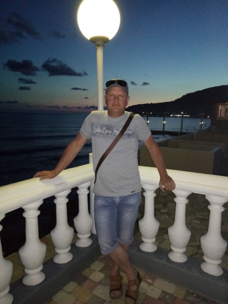  ,   Viktor, 44 ,   ,   , c 