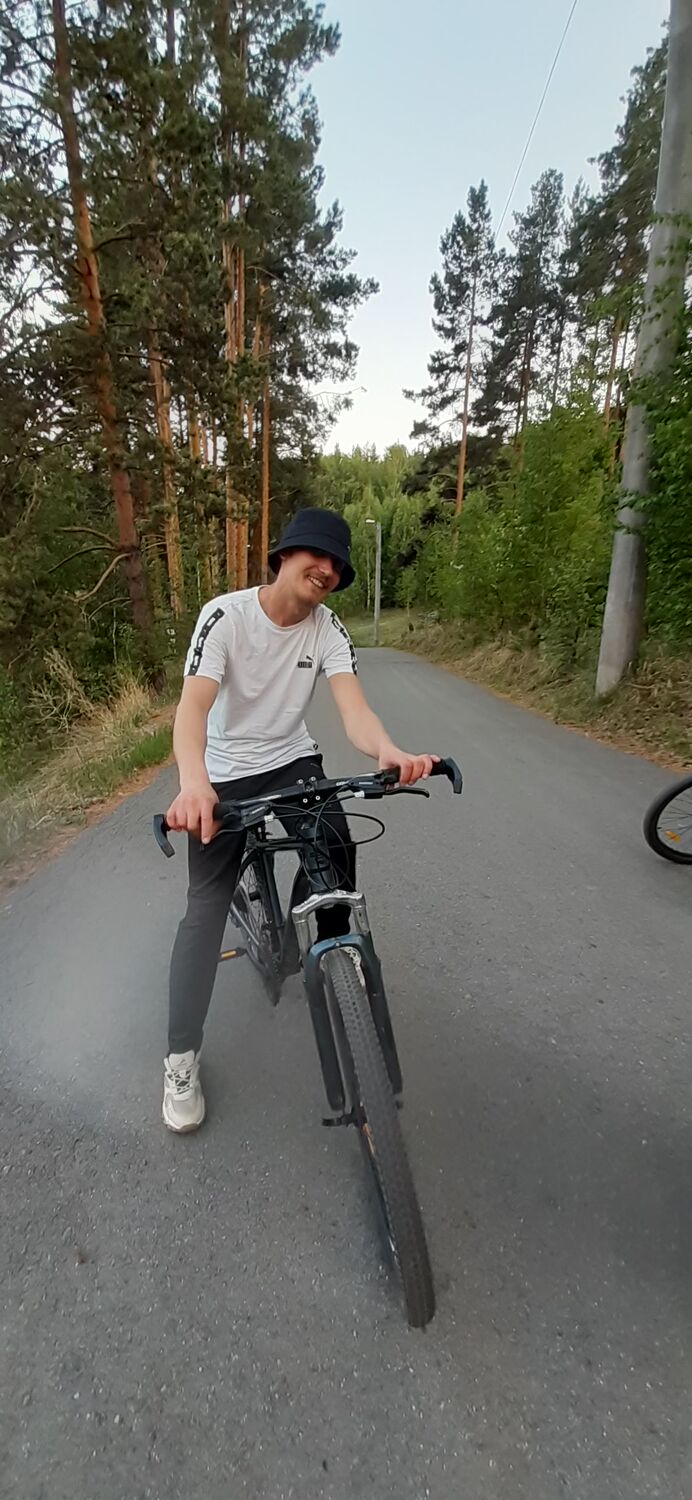  34728369  Slavik, 27 ,    