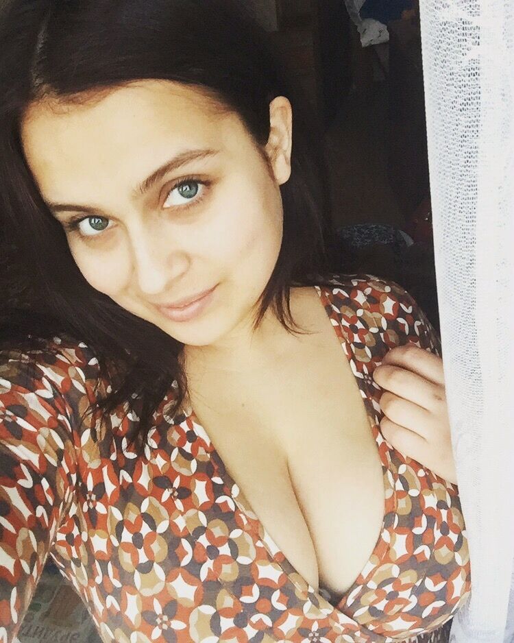  23870509  Adelina, 25 ,    