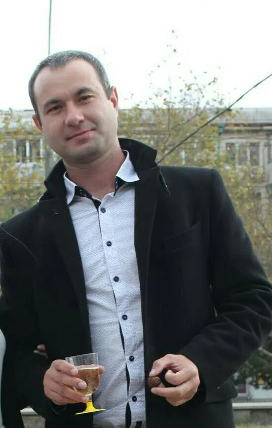  42111089  Denis, 35 ,    
