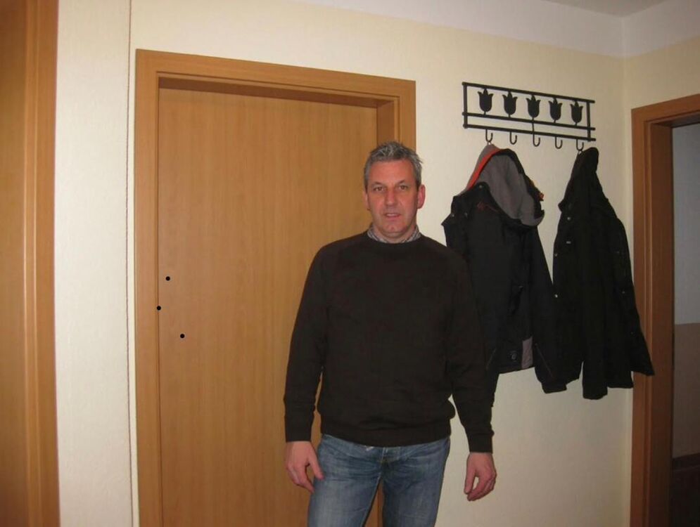  48648209  Stefan, 56 ,    
