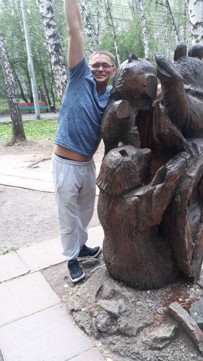  ,   Maksim, 48 ,  
