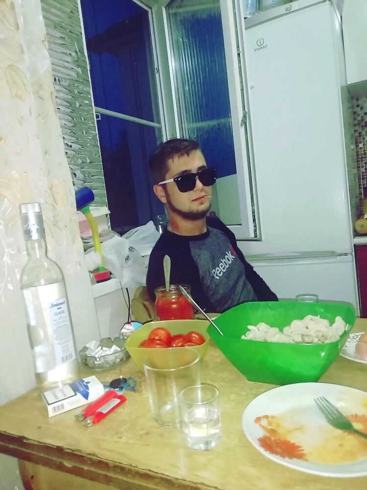  38370429  Romam Rains, 31 ,    