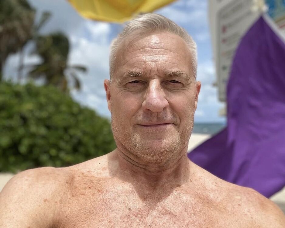  52921189  Erik, 55 ,    