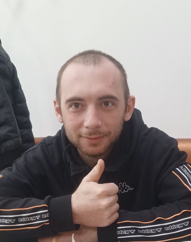  40948089  , 33 ,    