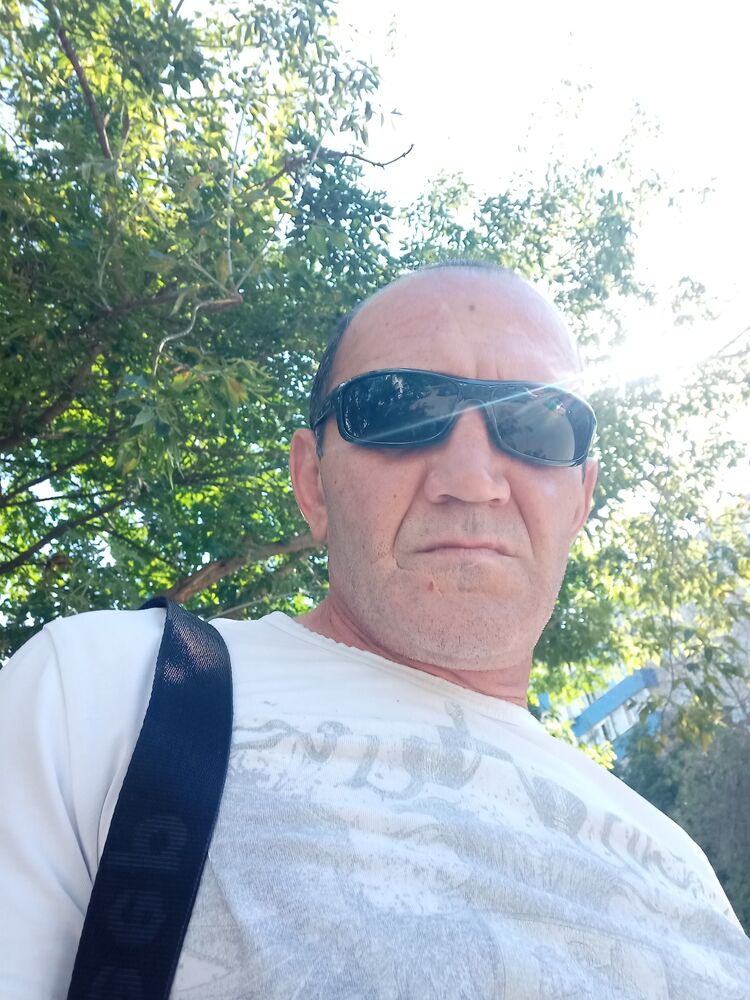  52489919  Artiom, 41 ,    --