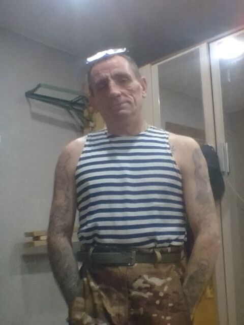  49726879  Andrej, 51 ,    