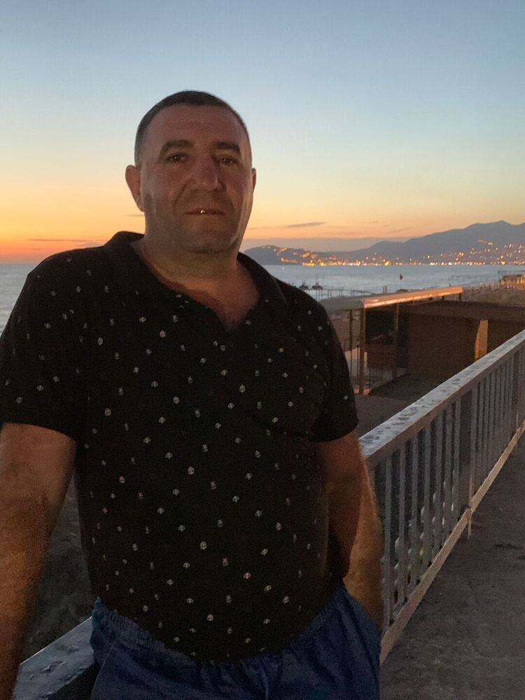  33649489  Artur, 48 ,     