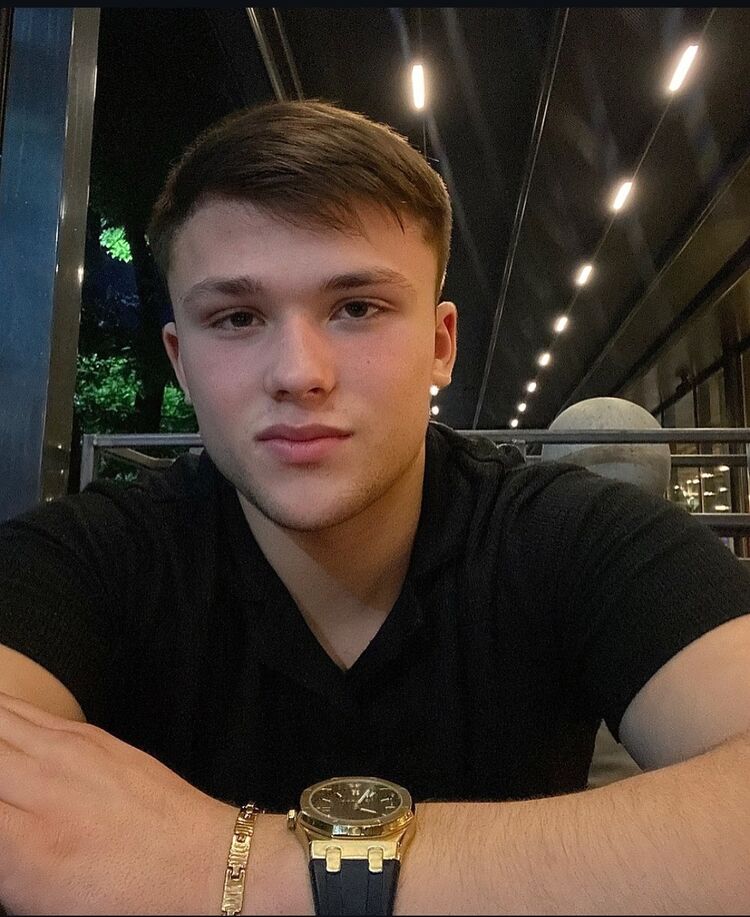  53600439  Vlad, 25 ,    