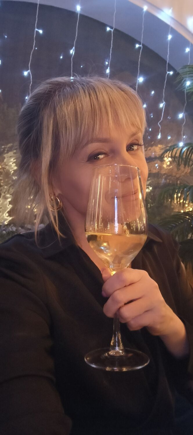  49845769  Inna, 47 ,    