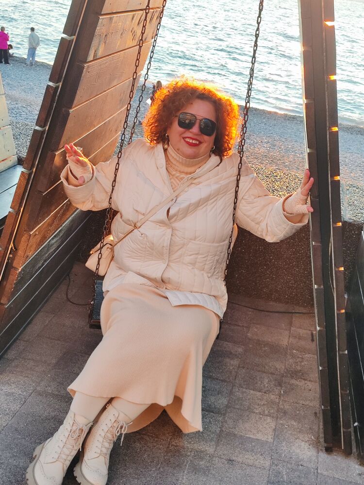  50395889  Elena, 51 ,    