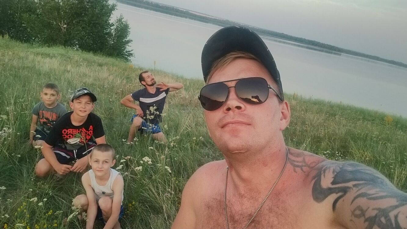  46937049  Vladislav, 31 ,    