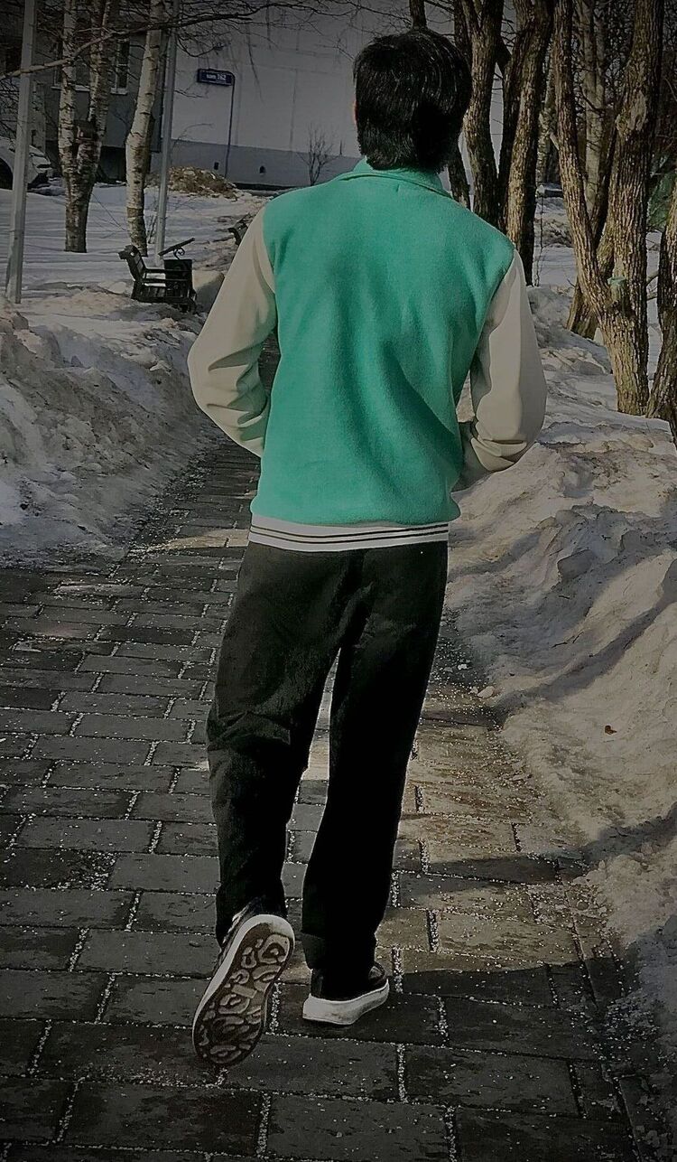  33243879  Abubakr, 22 ,    