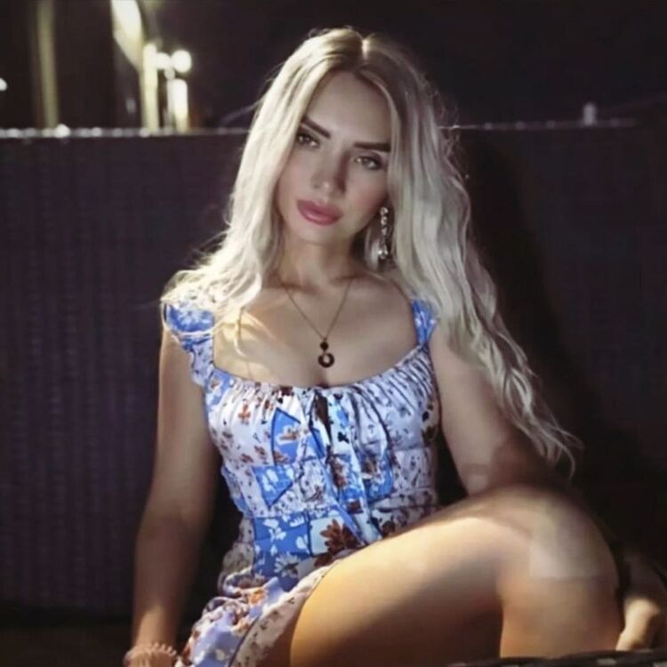  48627959  Valeria, 30 ,    