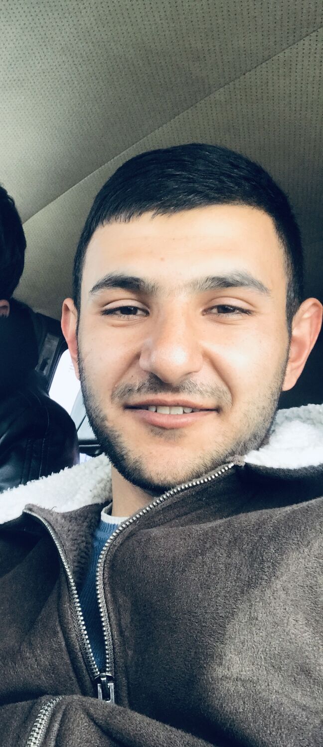  25735289  Armen, 24 ,    
