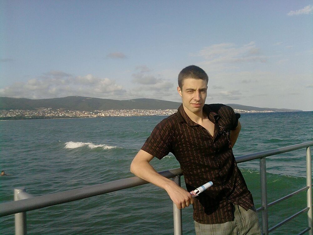  54118069  Kiril, 38 ,    