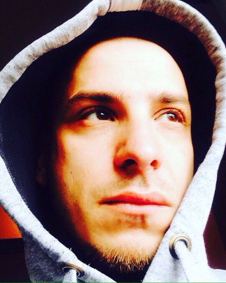  54640719  Max, 38 ,    -