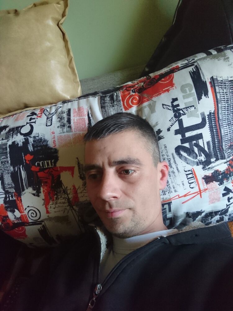  15839719  Daniels, 38 ,    