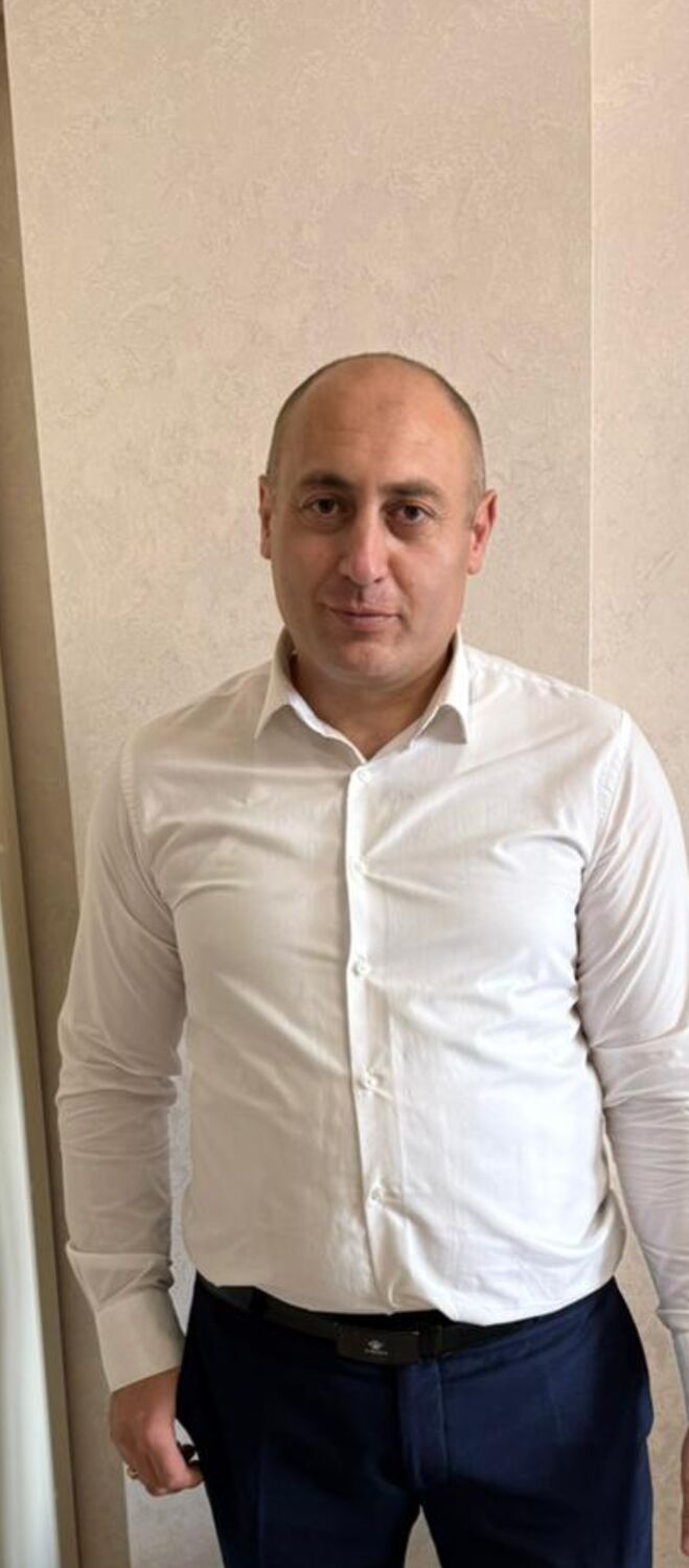  54307699  Avetik, 40 ,    