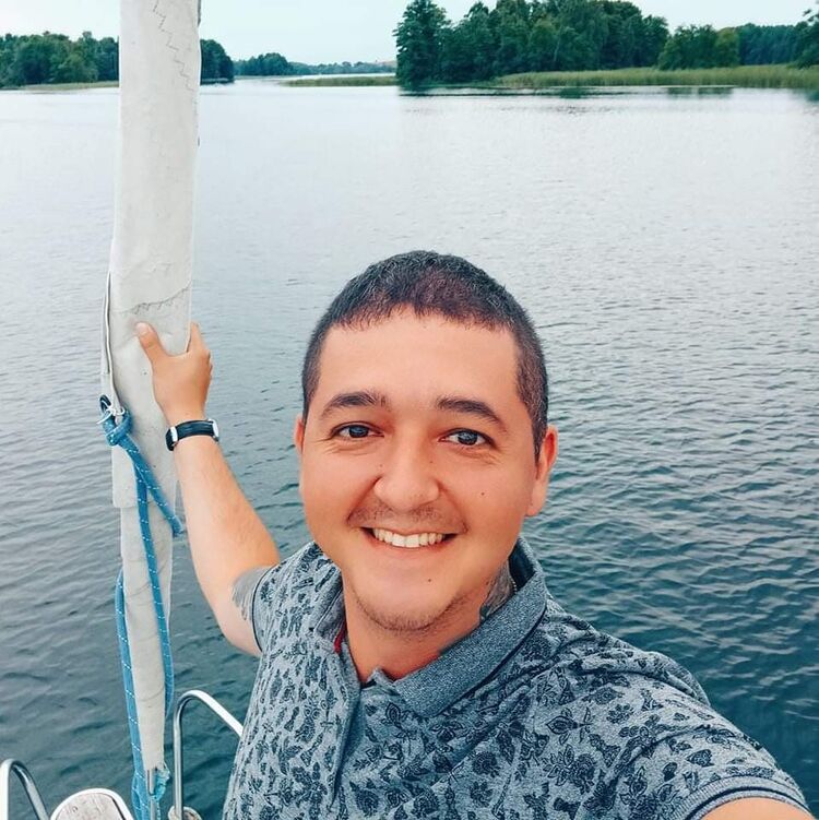  ,   Rinatas, 37 ,   ,   , c , 