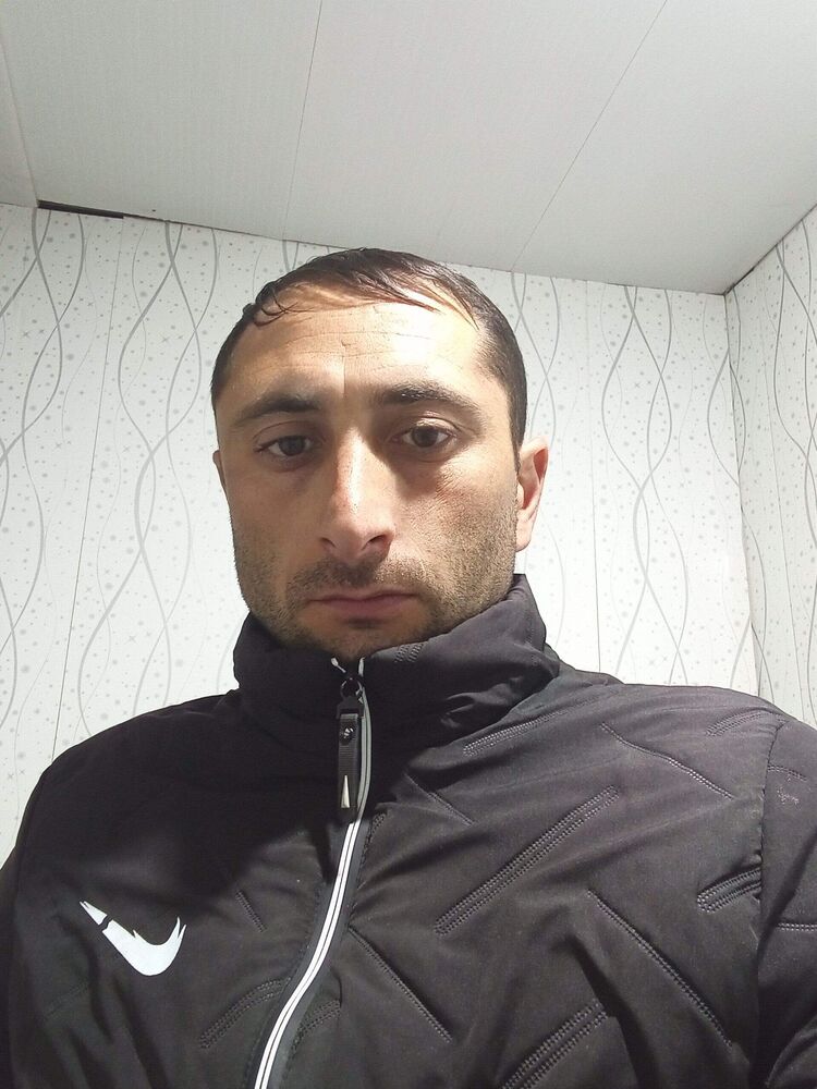  ,   Armen, 35 ,   ,   
