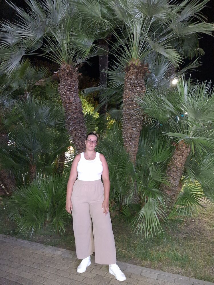  54314309  Adel, 24 ,    