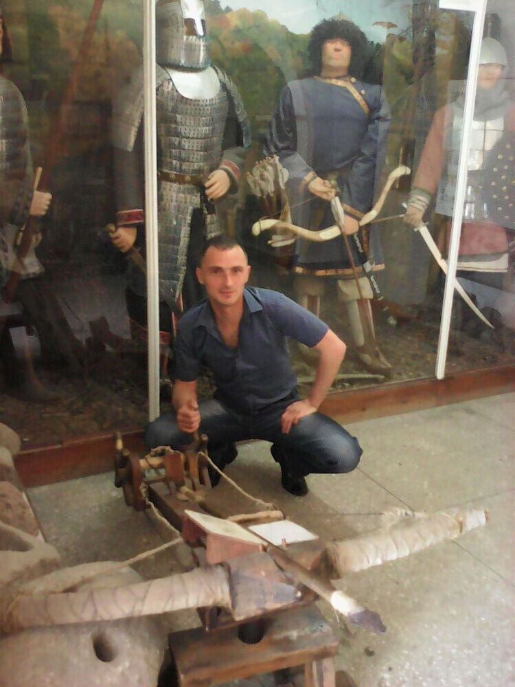  54463519  Denis i, 46 ,    