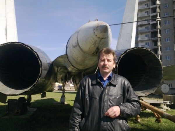  ,   Viktor, 49 ,   