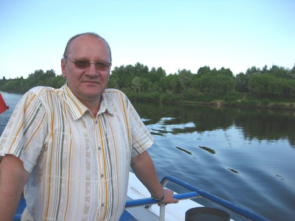  22094219  Alex, 71 ,    