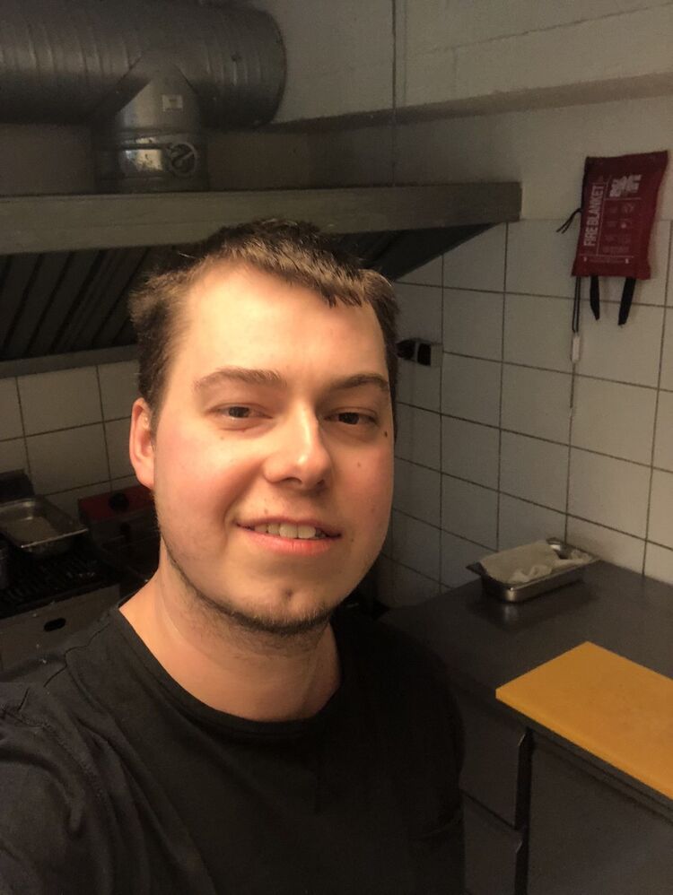  11833869  Laimonis, 39 ,    