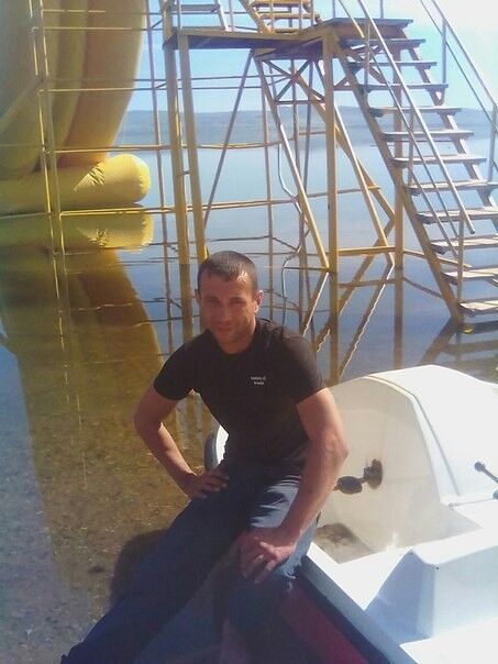  ,   Ruslan, 42 ,   ,   , c 