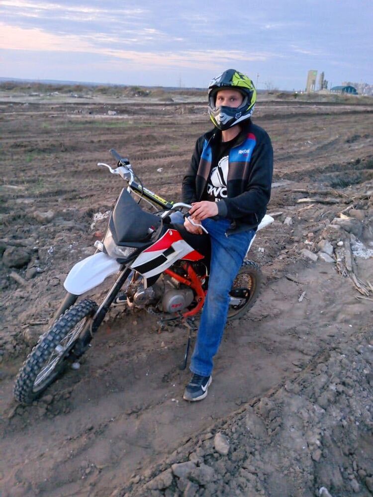  42518829  , 34 ,    