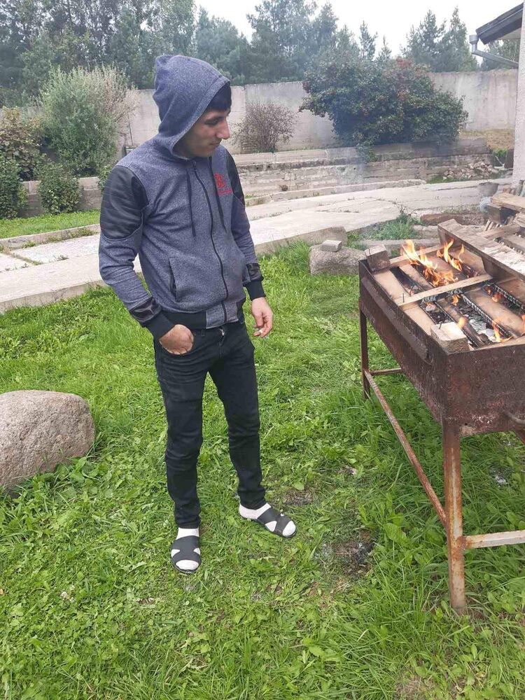  46564519  Hakob, 25 ,    