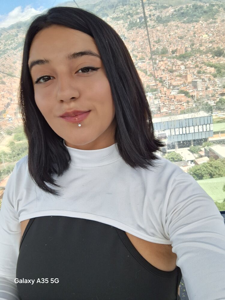 ,   Lola, 29 ,   ,   