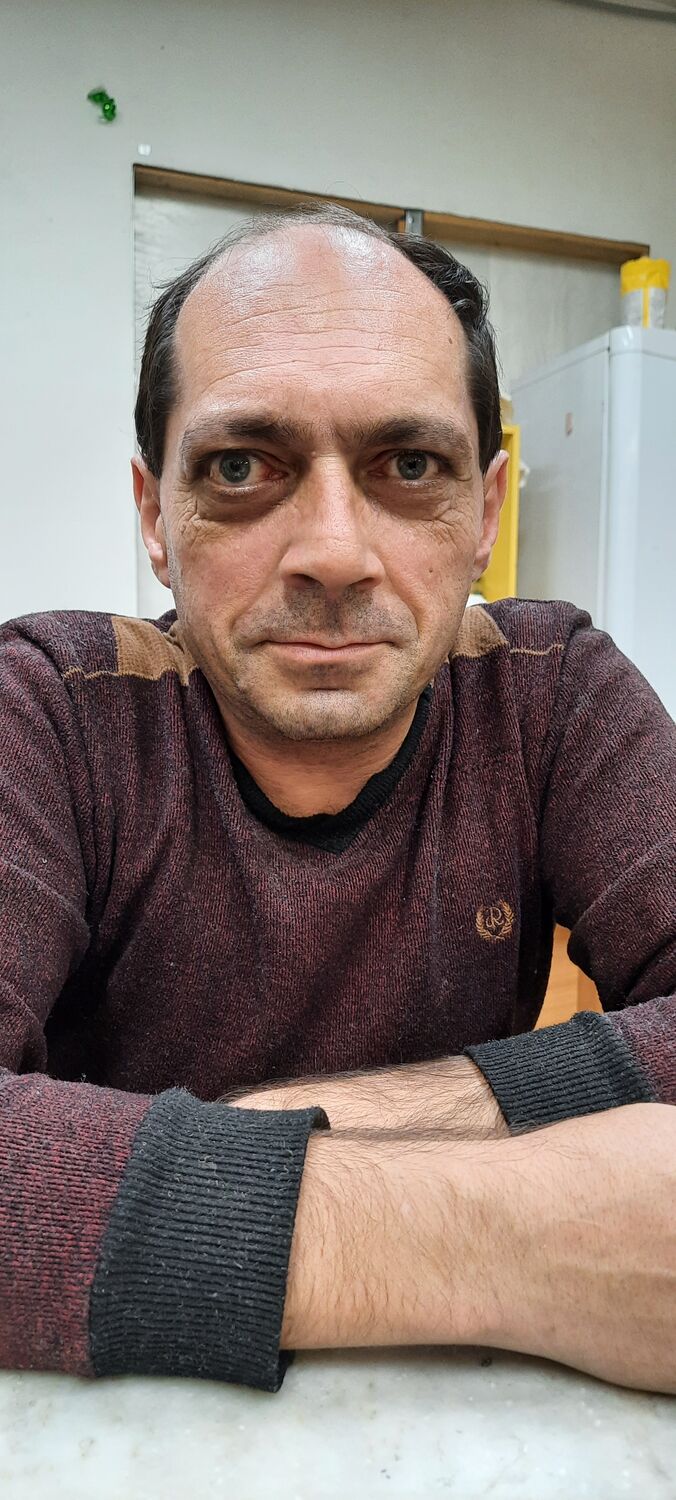  30143539  Artur, 48 ,    