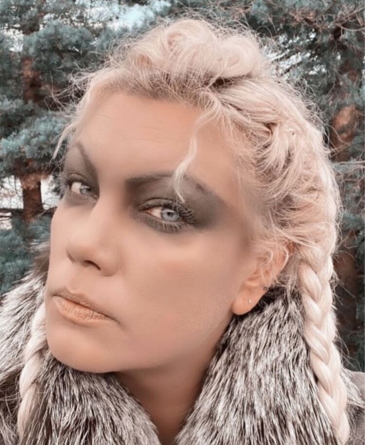  54148239  Titania, 50 ,    