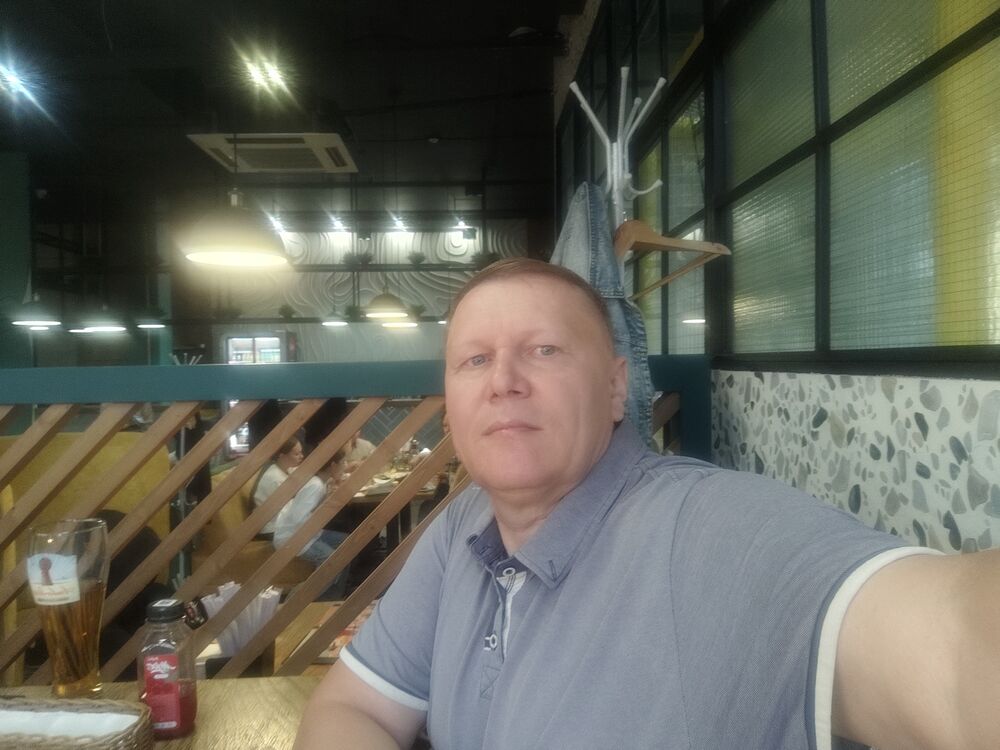  54296819  Makari, 47 ,     