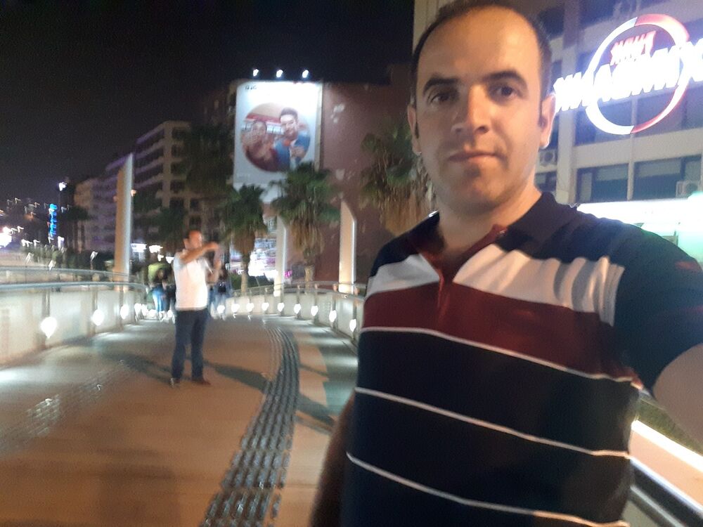  17796279  Gokhan, 45 ,    