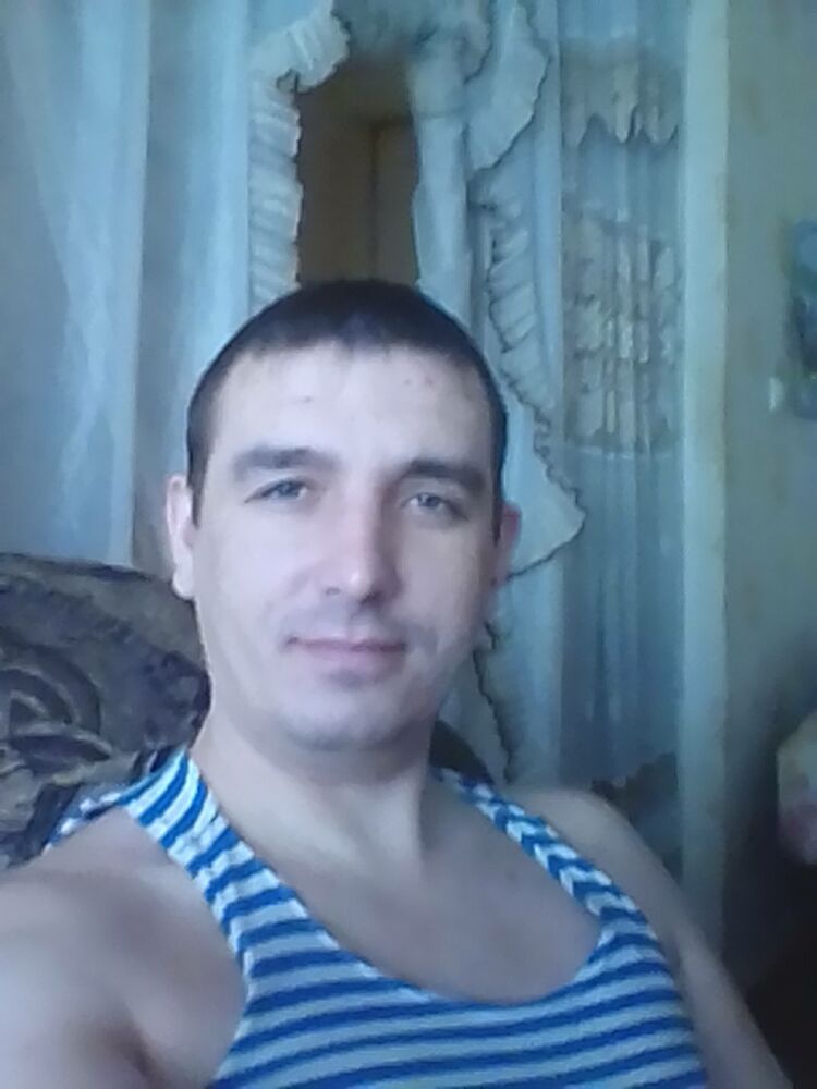  8971889  Jon, 37 ,    
