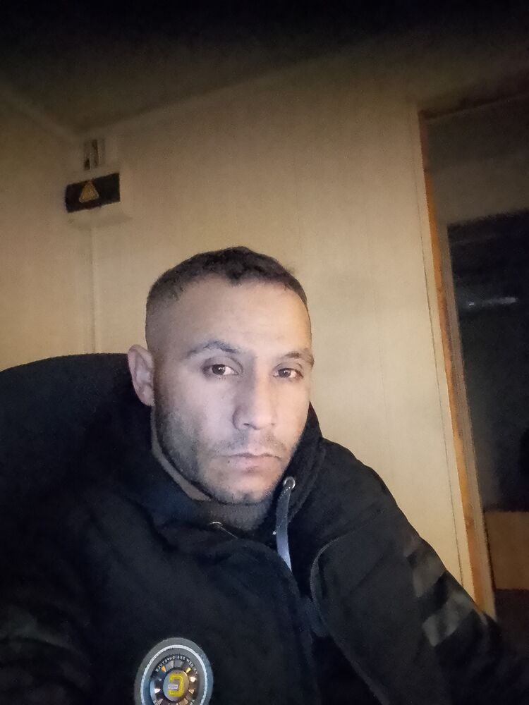  48704909  Samir, 36 ,    