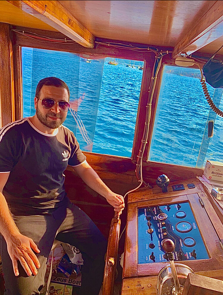  42293009  Emre, 37 ,    
