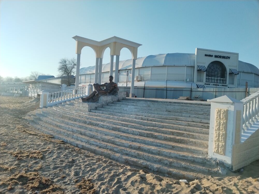  41238399  Denis, 40 ,    -